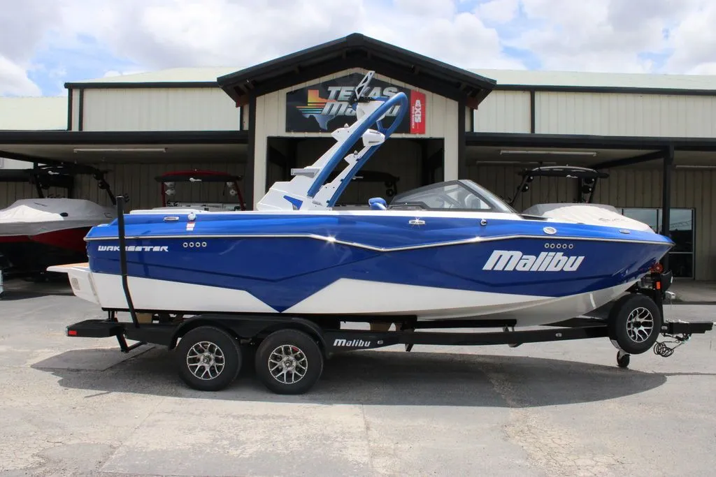2023 Malibu Boats 22 LSV in Austin, TX
