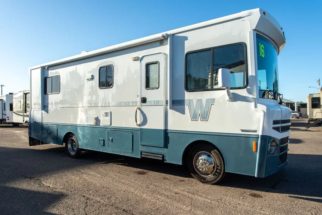 2016 Winnebago Brave 27B