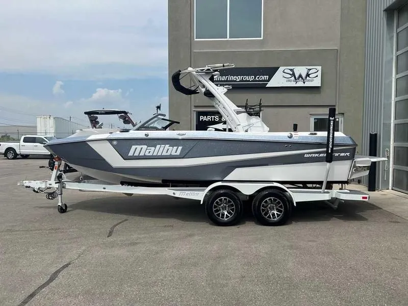 2023 Malibu Boats Wakesetter 21 LX in Calgary, AB