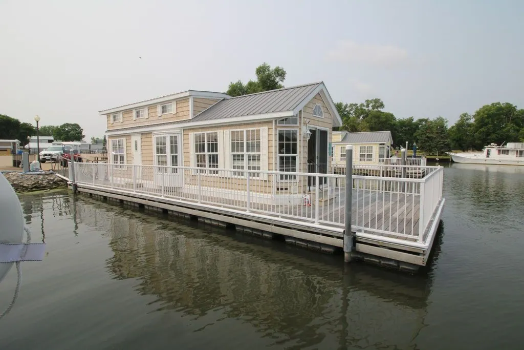 2007 Harbor Cottage Floating Home 
