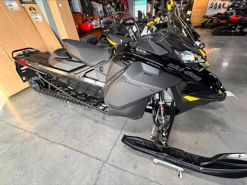 2023 Ski-Doo  Backcountry Rotax 850 E-TEC Cobra Black