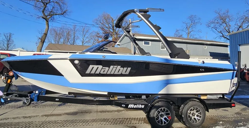 2024 Malibu Boats 21 LX-R