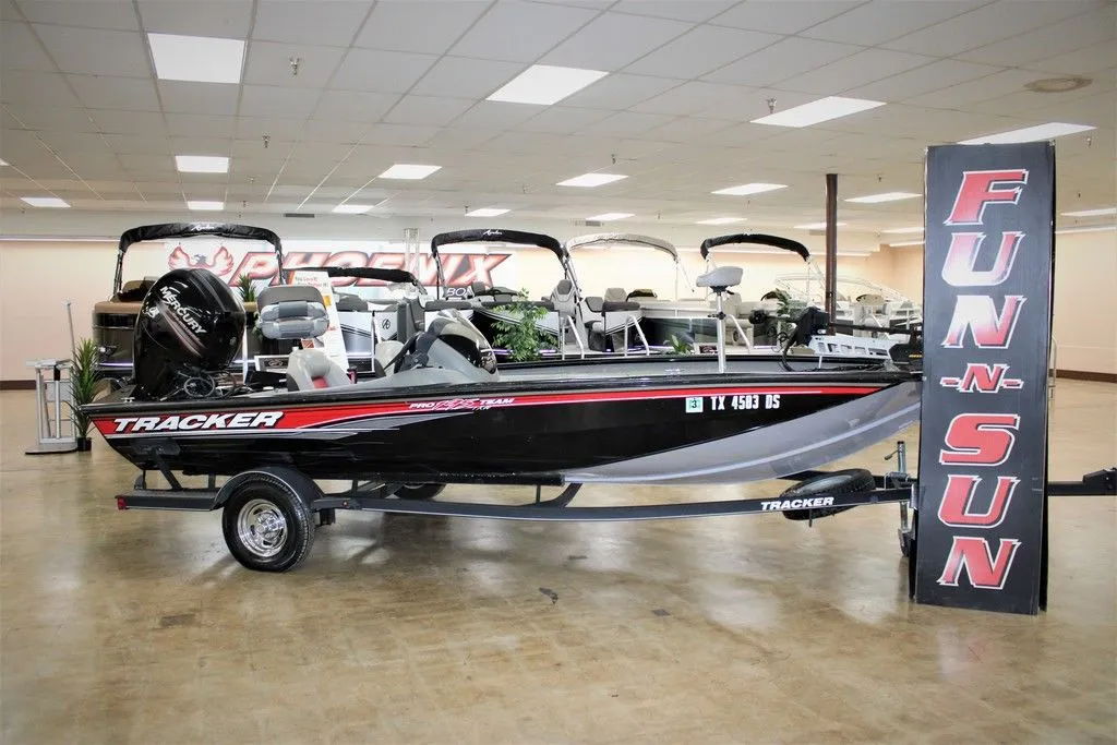 2017 Tracker Boats Pro Team 195 TXW With trailer