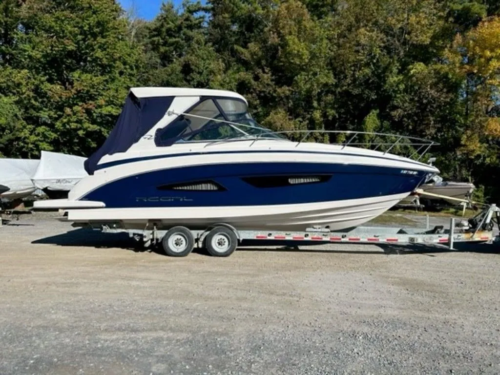 2019 Regal 33 Express in Lake George, NY