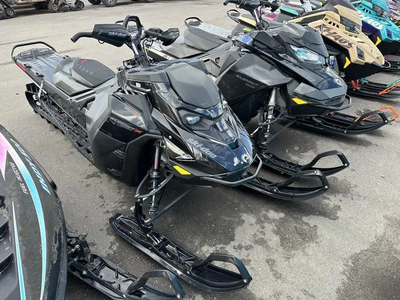 2023 Ski-Doo Summit X with Expert Package Rotax 850 E-TEC Turbo R 165 H_Alt 4.5 in.