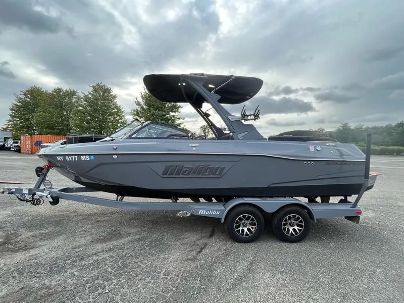 2023 Malibu Boats 23 LSV