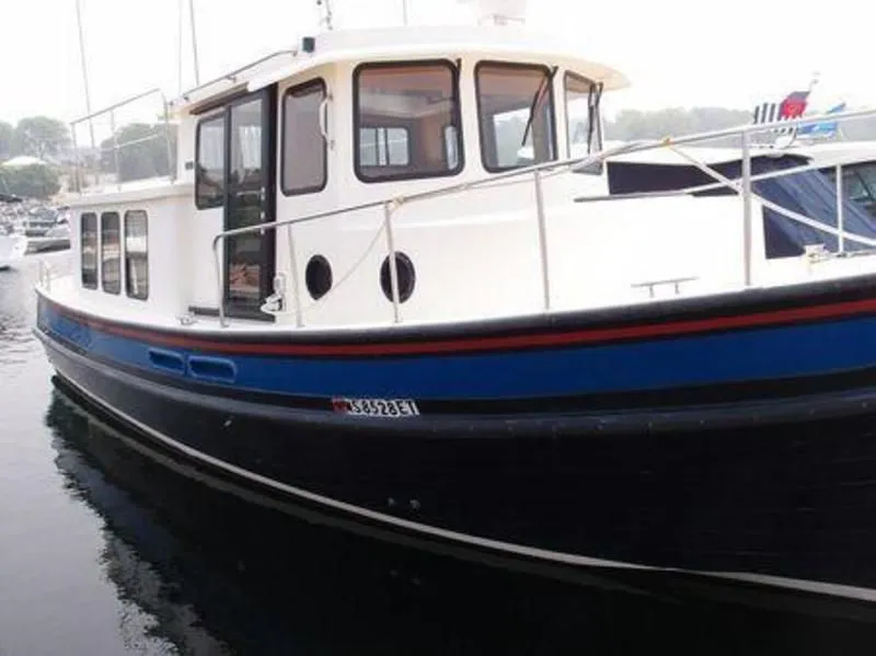 2000 Nordic Tug 32 Cabin Yacht
