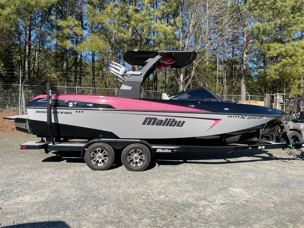 2017 Malibu Boats 23 LSV