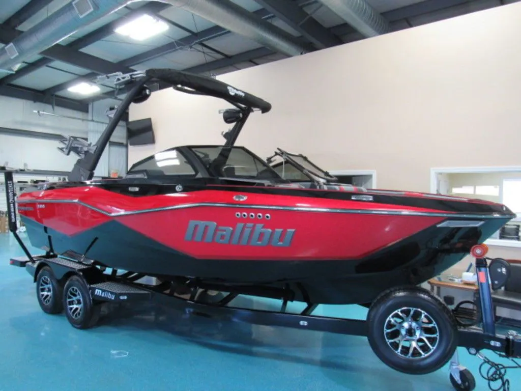 2023 Malibu Boats 22 LSV in Osage Beach, MO