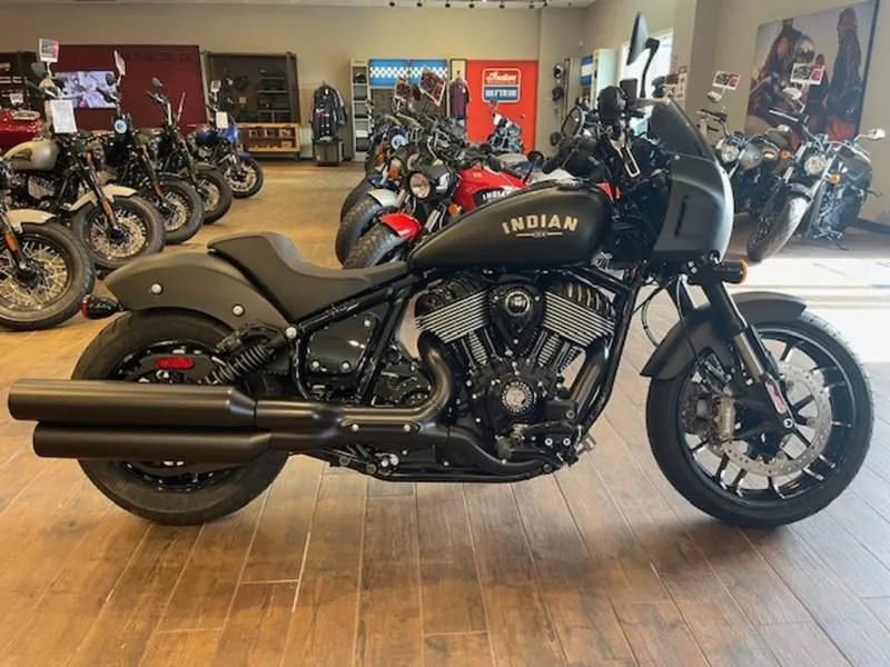 2024 Indian Motorcycle Sport Chief Black Smoke