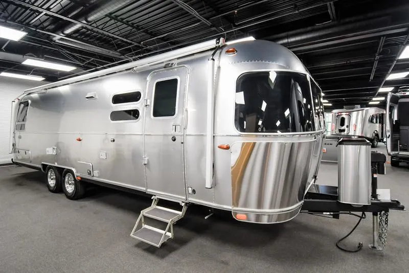 2023 Airstream Globetrotter 30RB