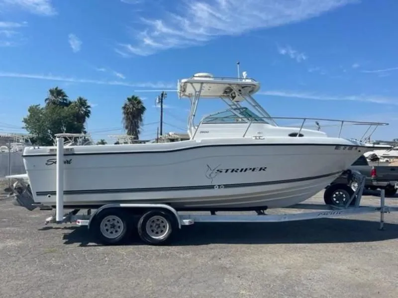 2000 Seaswirl Striper 2600 WA