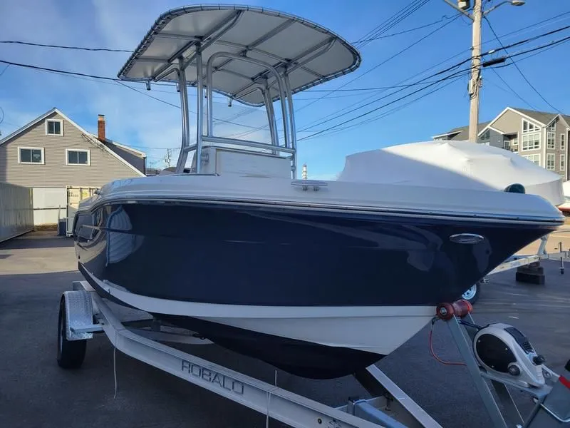 2017 Robalo R180 in Hingham, MA