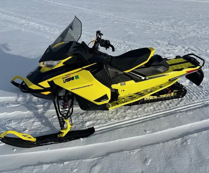 2021 Ski-Doo Renegade X Rotax 600R E-TEC Ripsaw 1.25 Yellow
