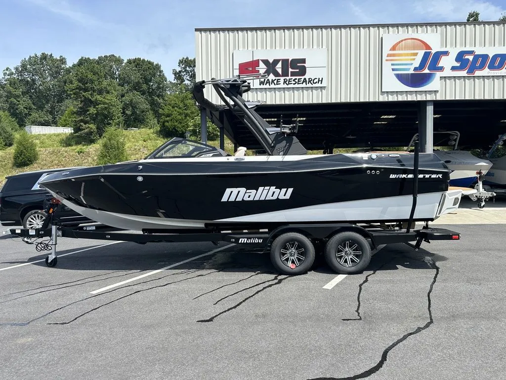 2024 Malibu Boats 23 LSV