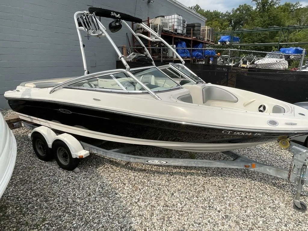 2008 Sea Ray 205 Sport in Brookfield, CT