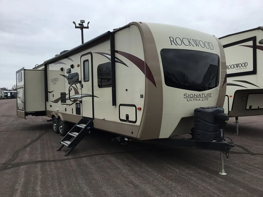 2018 Forest River Rockwood Signature Ultra Lite 8326BHS