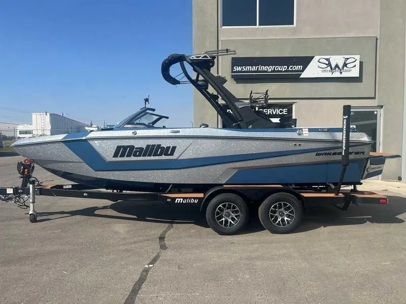 2023 Malibu Boats Wakesetter 21 LX in Calgary, AB
