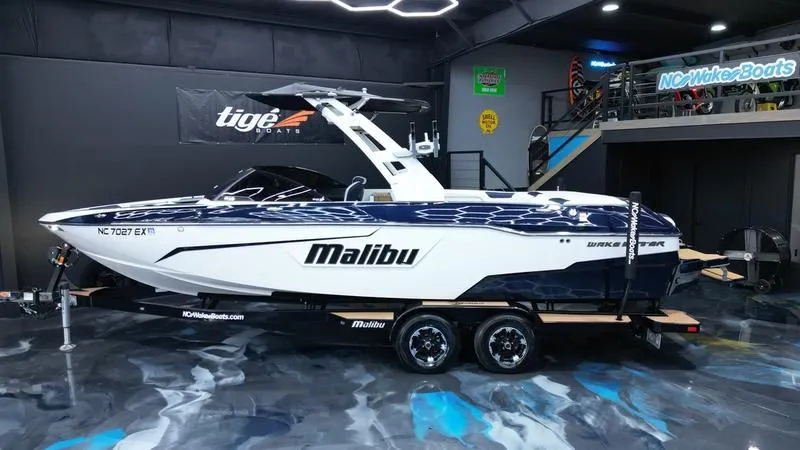 2019 Malibu Boats 25 LSV