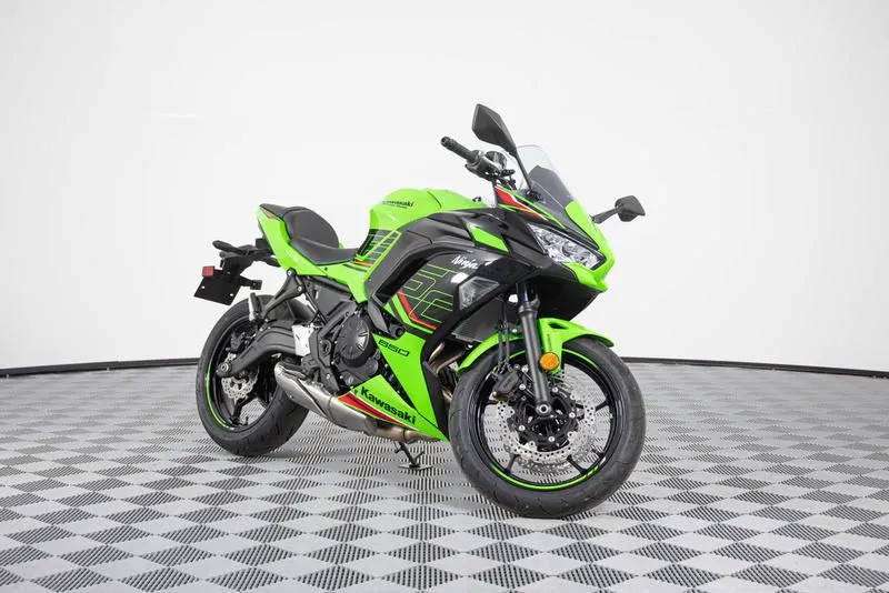 2024 Kawasaki Ninja 650 ABS Metallic Covert Green/Metallic Spark Black