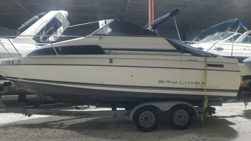 1995 Bayliner 2252 Cuddy in Lakeside Marblehead, OH