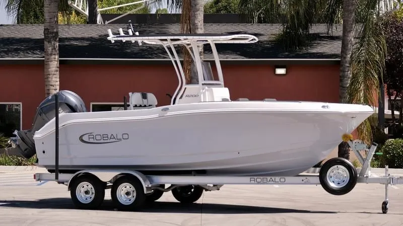 2024 Robalo R200