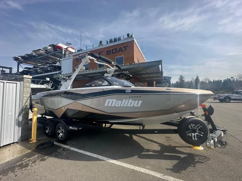 2023 Malibu Boats 25 LSV