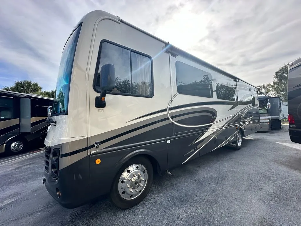 2018 Holiday Rambler Vacationer XE 32A