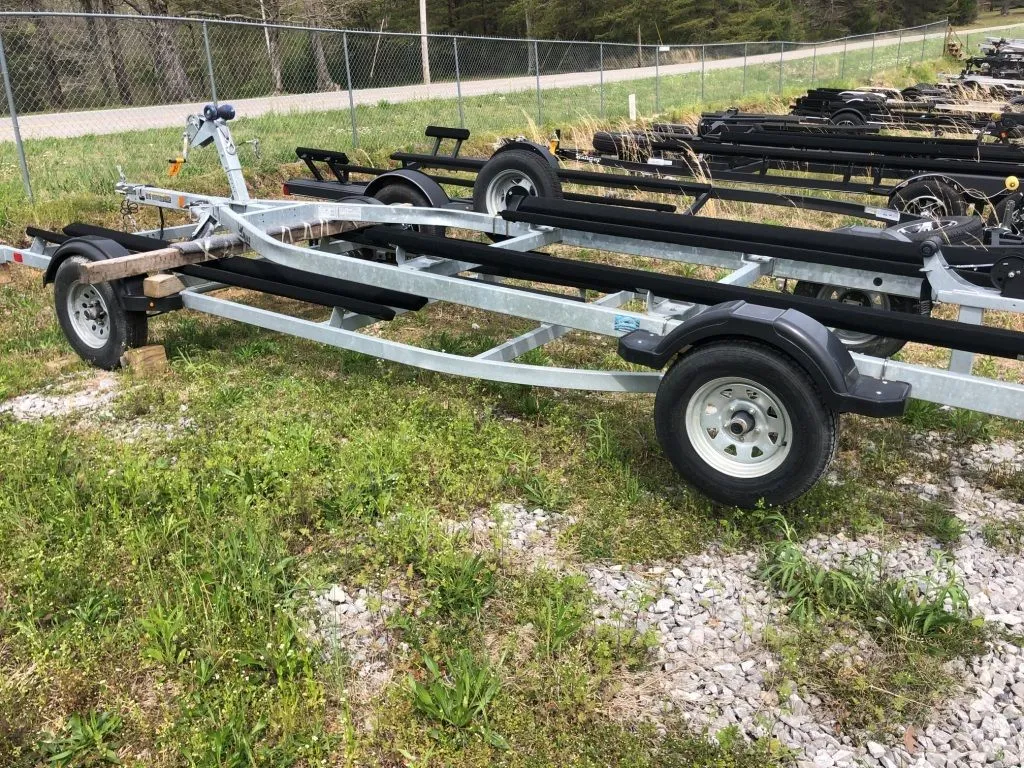 2014 Mako boat trailers MB1-220-57