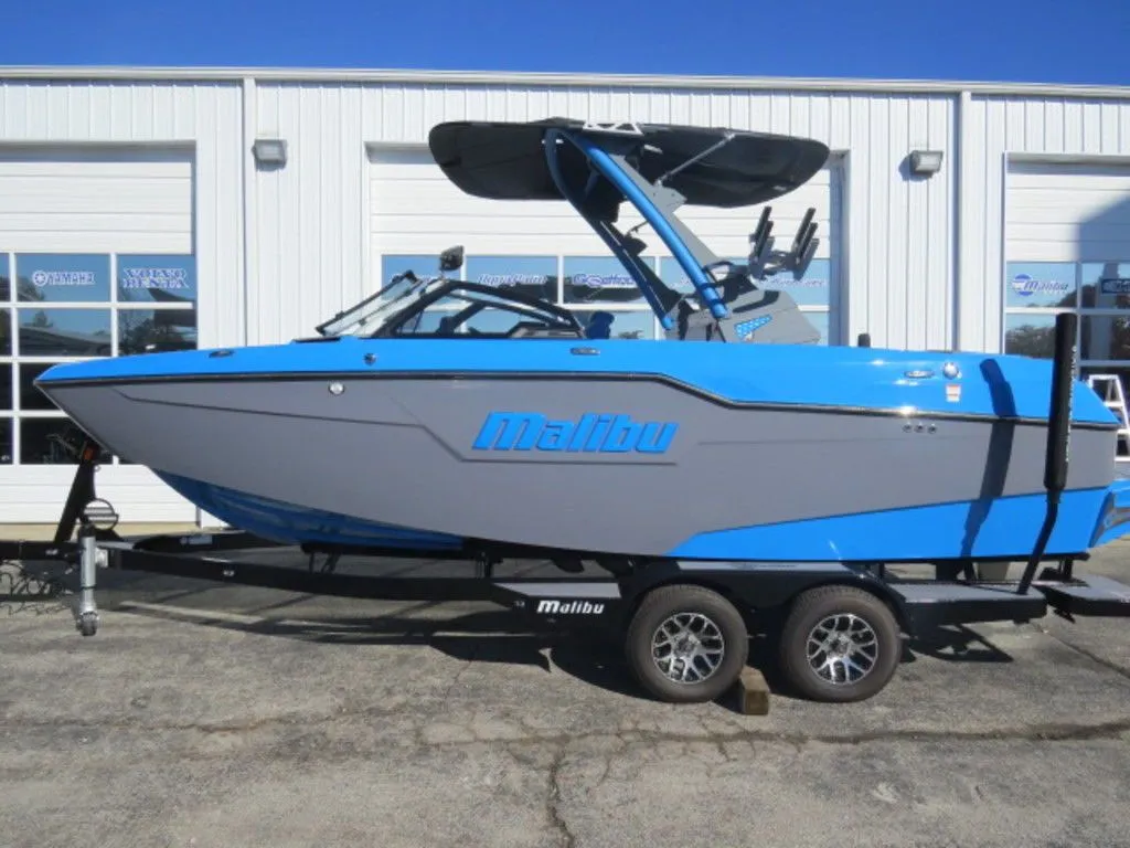 2022 Malibu Boats M220