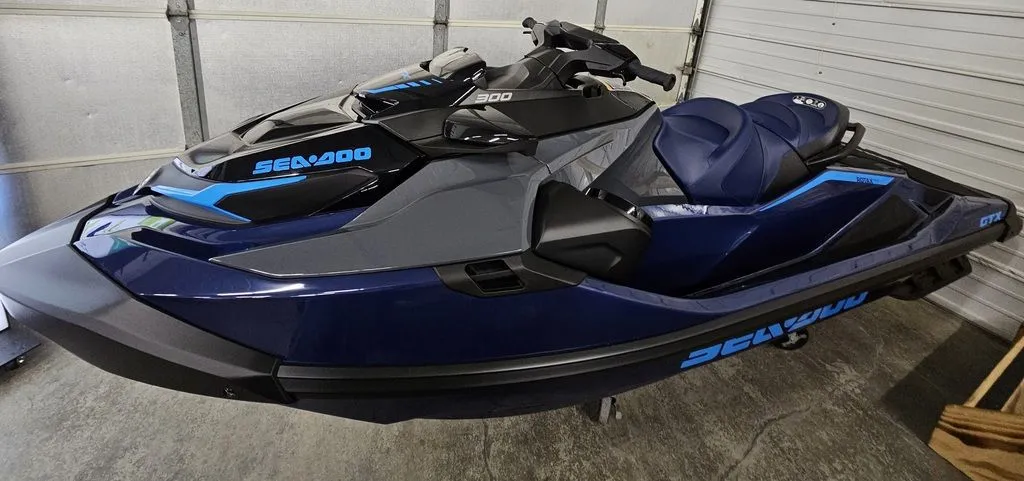 2024 Sea-Doo GTX 300 Tech, Audio, iDF, iBR