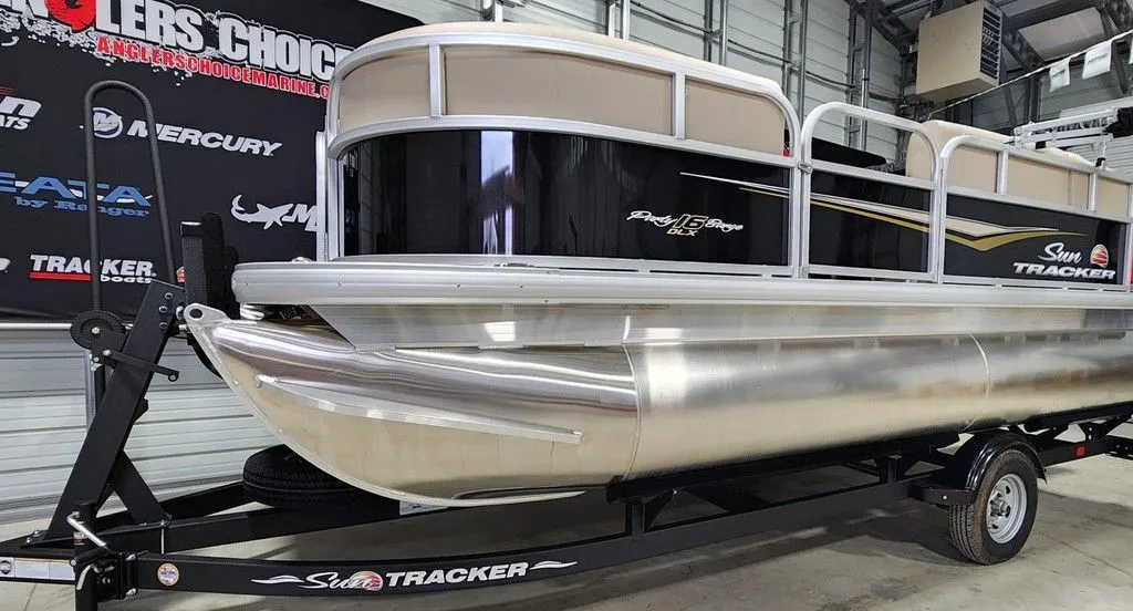 2024 Sun Tracker PARTY BARGE 16 DLX