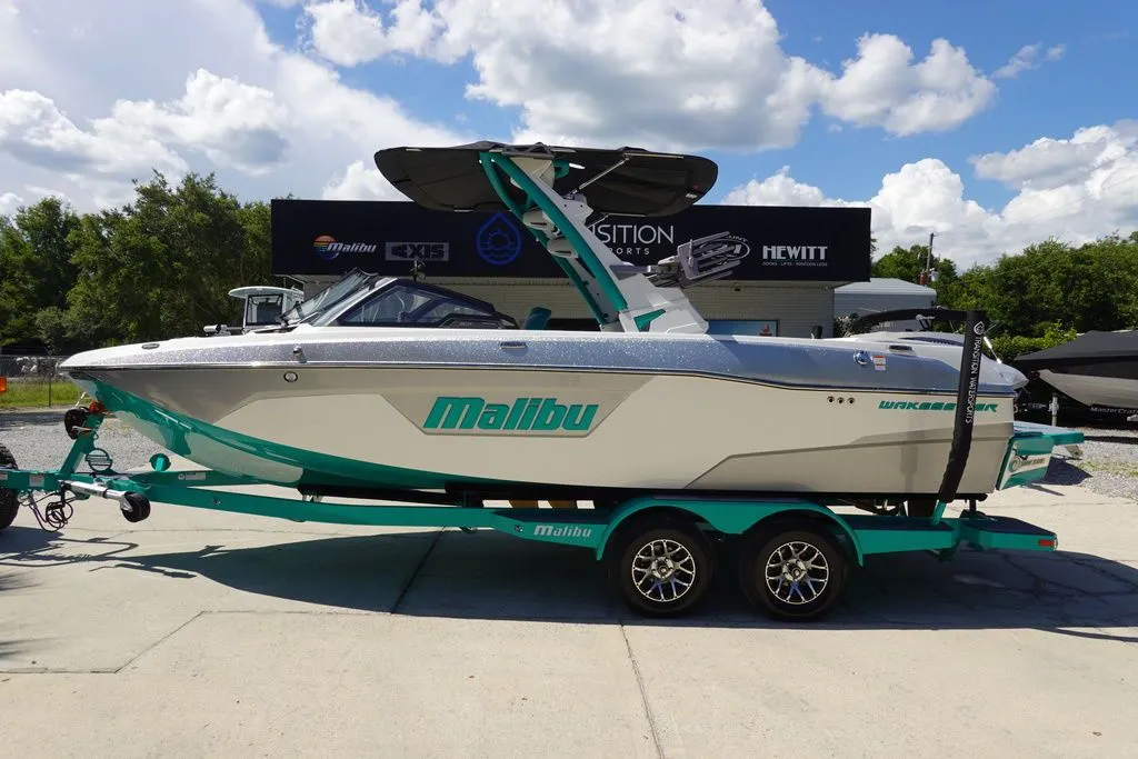 2022 Malibu Boats 23 LSV