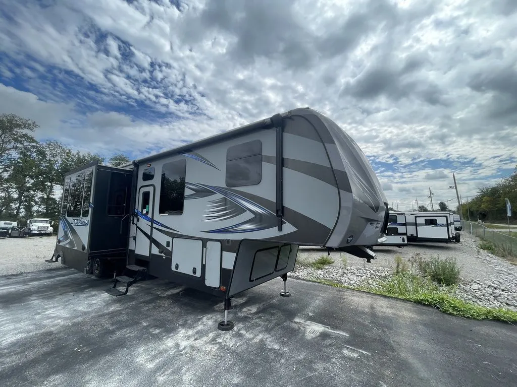 2016 Keystone RV Fuzion 413