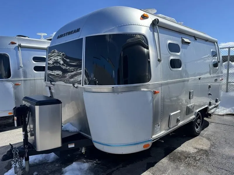 2024 Airstream Caravel 19CB