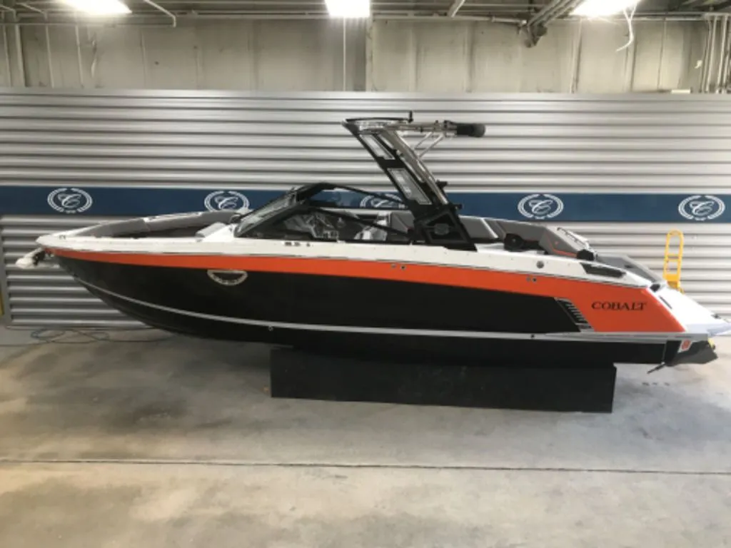 2021 Cobalt Boats R8 Surf