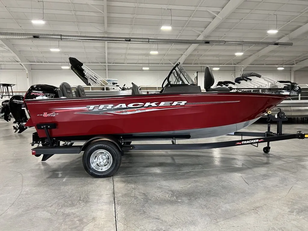 2024 Tracker Boats PRO GUIDE V-175 Combo