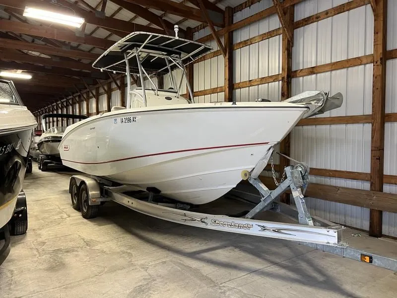 2005 Boston Whaler 240 OUTRAGE in Clear Lake, IA