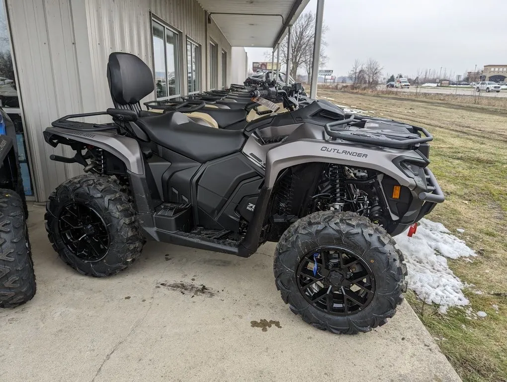 2024 Can-Am Outlander MAX XT 700