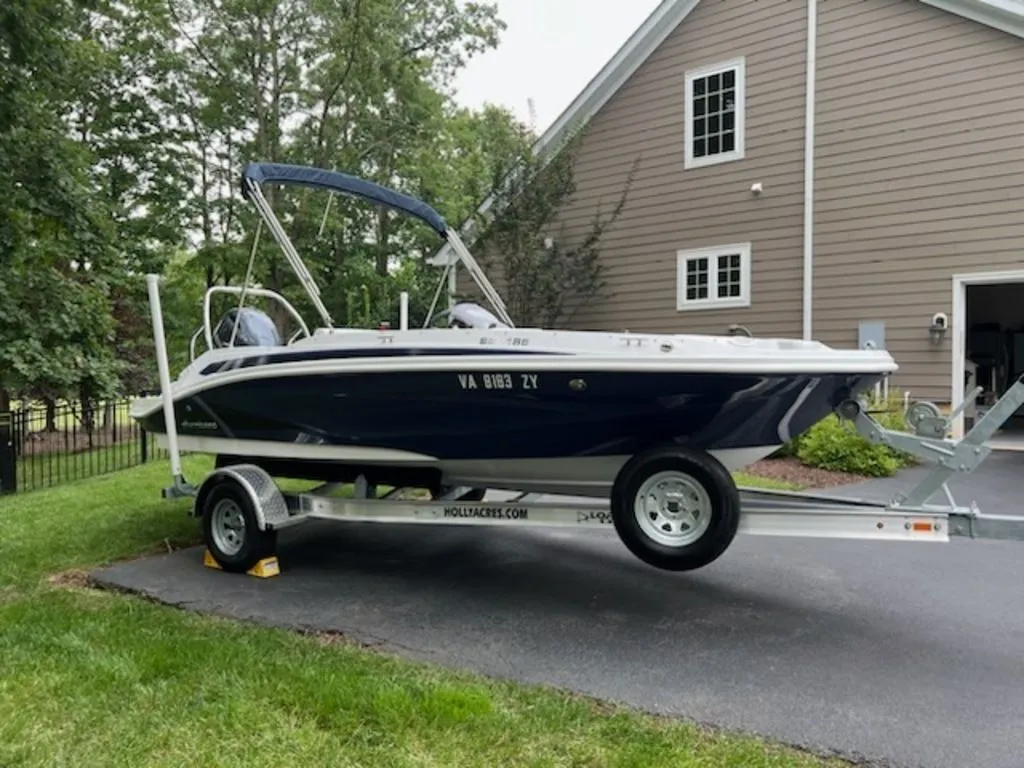 2022 Hurricane SunDeck Sport 185 OB