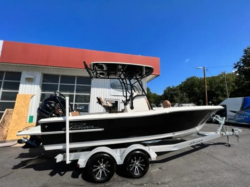 2023 Pioneer Boats Bay Sport 220