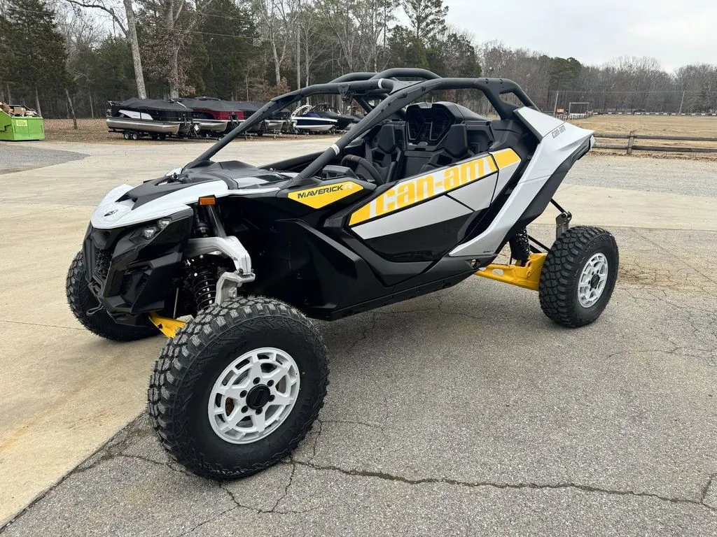 2024 Can-Am Maverick R 999T DCT