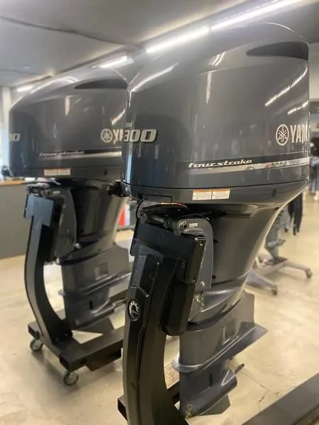 2015 Yamaha Outboards Twin F300UCA With Controls