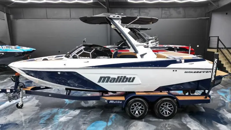 2022 Malibu Boats 22 LSV