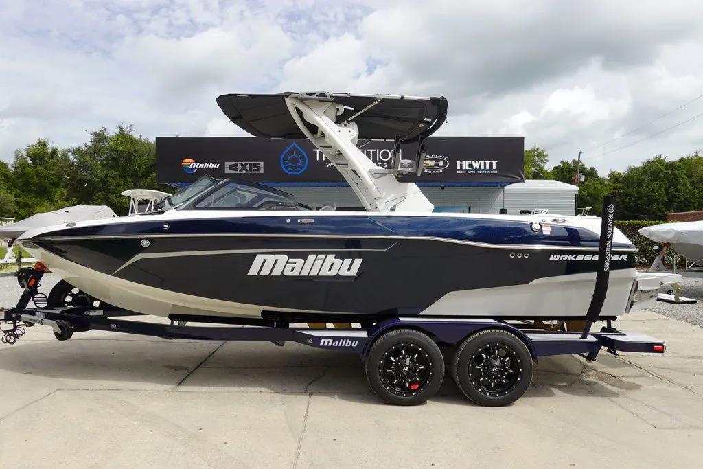 2022 Malibu Boats 23 LSV in Ocklawaha, FL