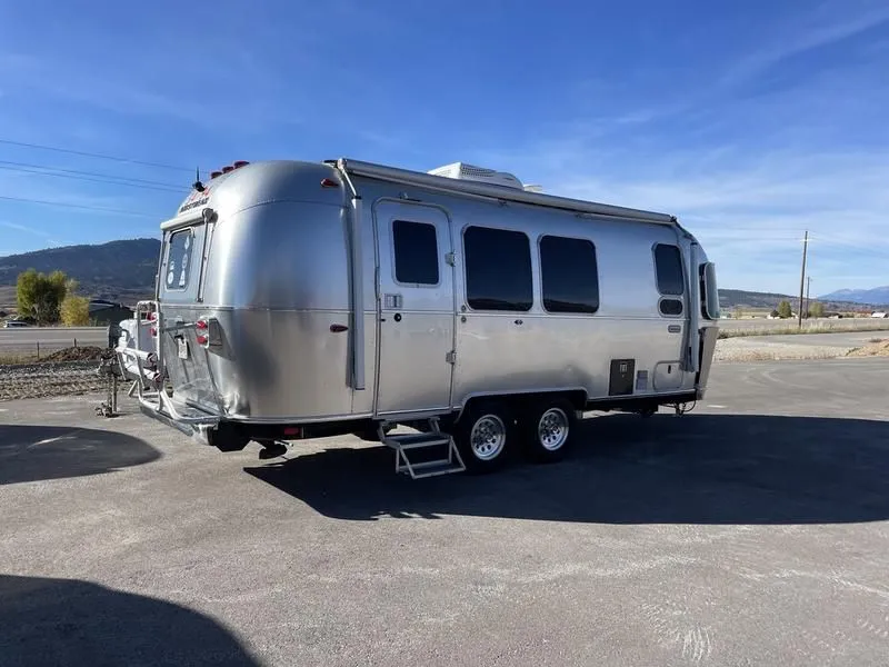 2020 Airstream Globetrotter 23FB Twin