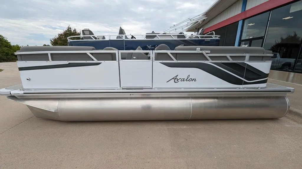 2023 Avalon VTX Cruise 19 FT