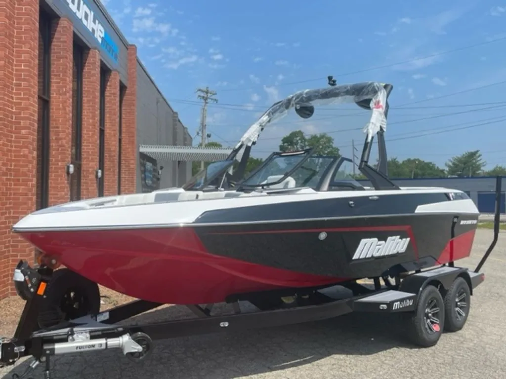 2024 Malibu Boats 20 VTX