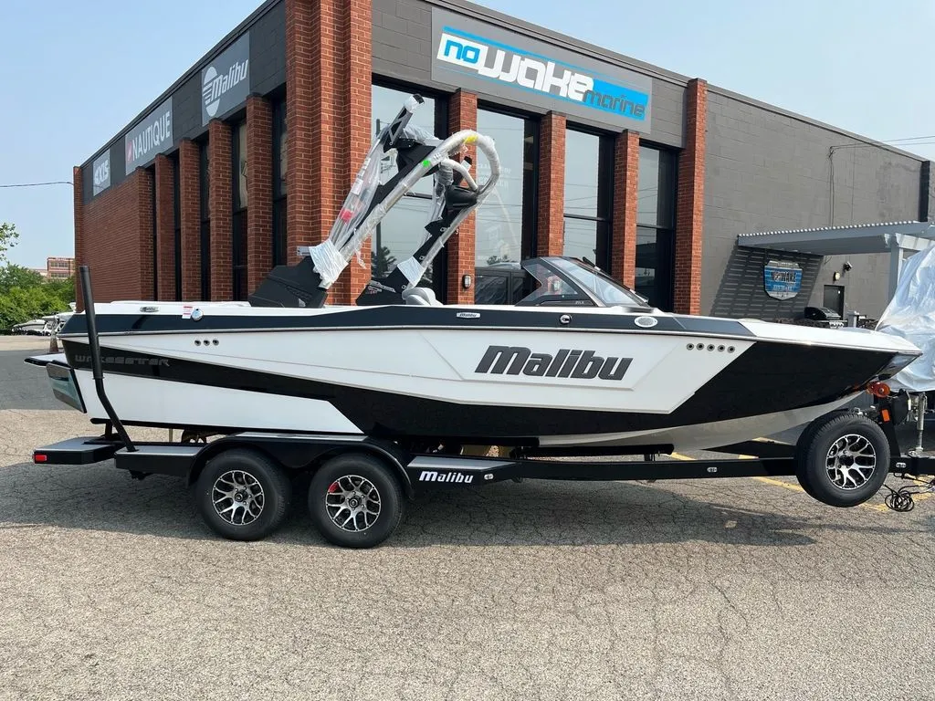2023 Malibu Boats 21 LX
