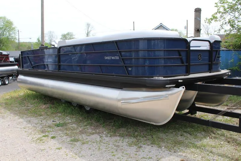 2023 Godfrey Pontoons Sweetwater 2486 SFL GTP 27 in. Center Tube in New Richmond, OH